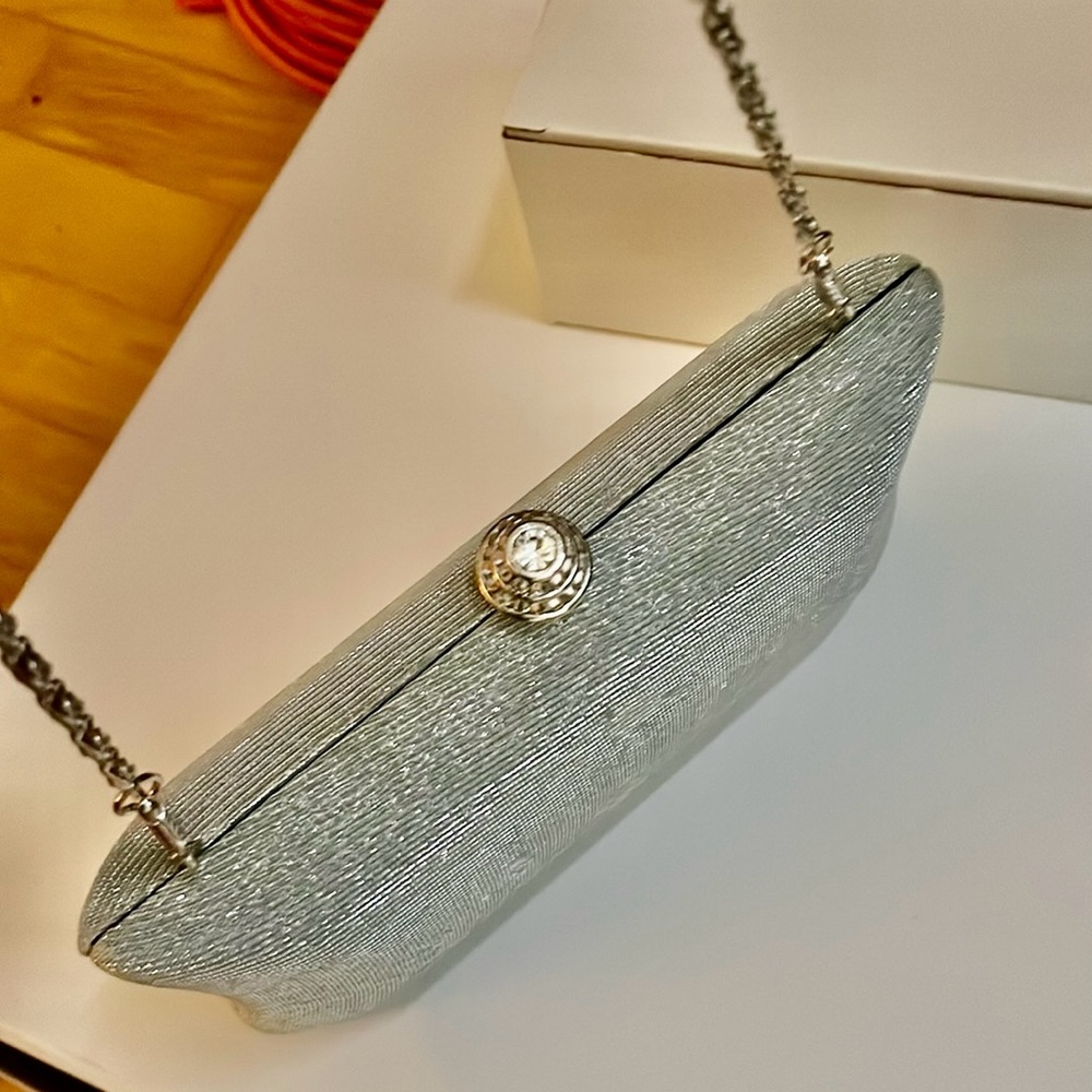 Silver Clam shell Turlock Bag